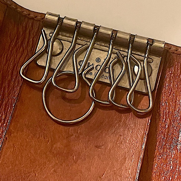 Authentic Gucci 2009 Rare Frida Giannini Leather Mermaid 6 Key Holder - Picture 8 of 13